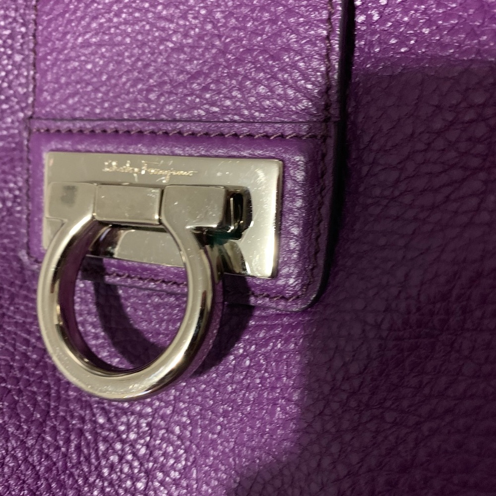 Authentic Salvatore Ferragamo shoulder bag - Picture 2 of 8